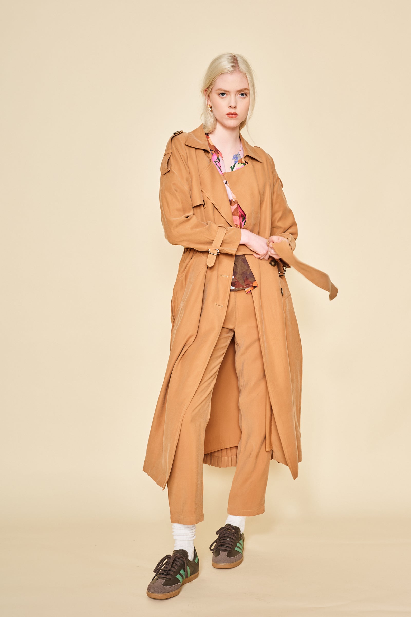 HYEON ヘヨン　ted cape beige ヘヨン HYEON ted cape / beige 新品タグ付き